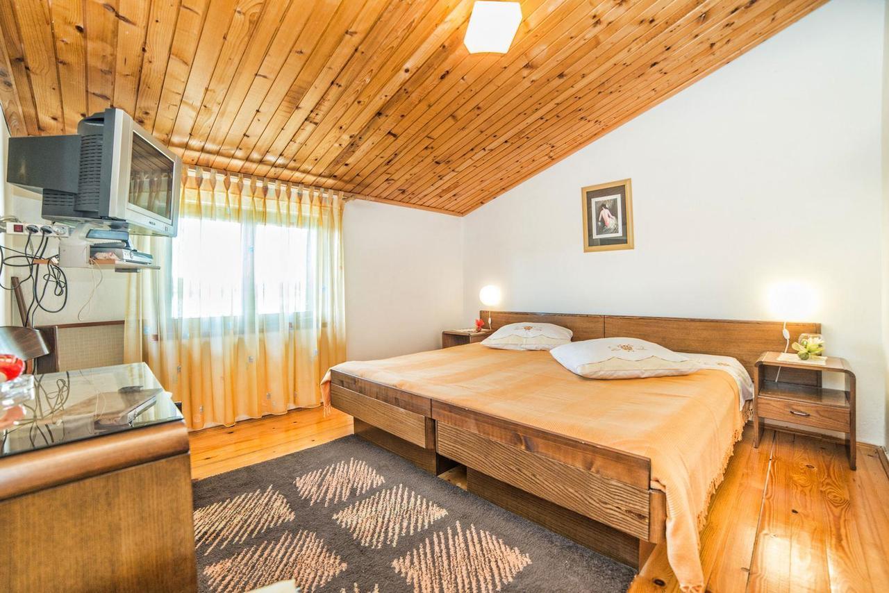 Apartments And Rooms Ana Pomer 217 Esterno foto