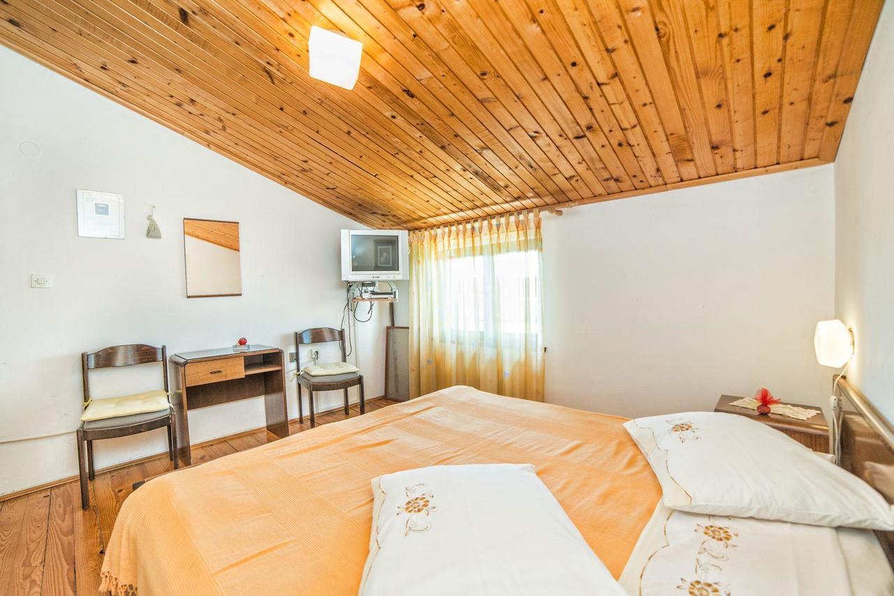 Apartments And Rooms Ana Pomer 217 Esterno foto
