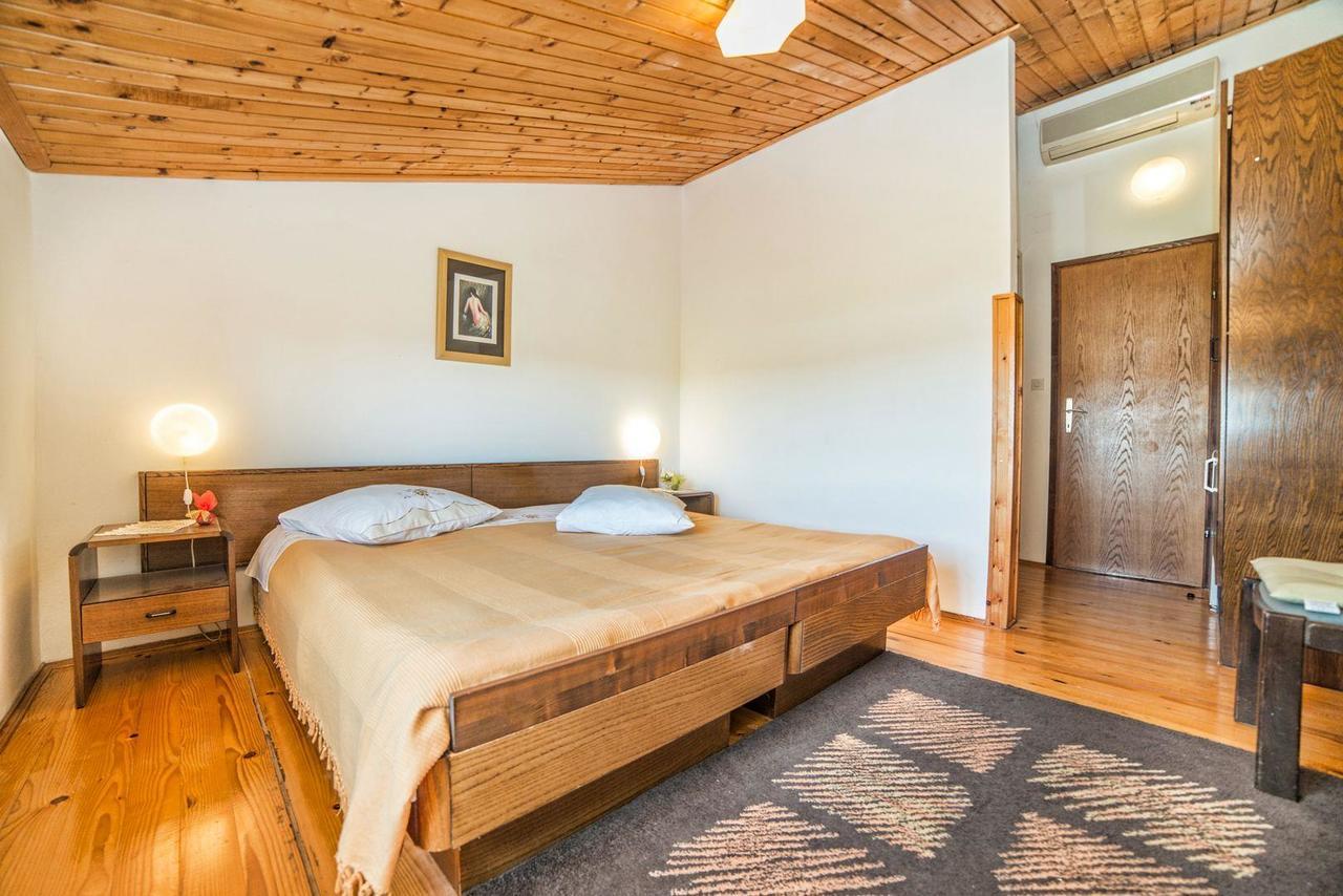 Apartments And Rooms Ana Pomer 217 Esterno foto