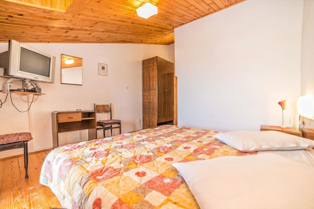 Apartments And Rooms Ana Pomer 217 Esterno foto