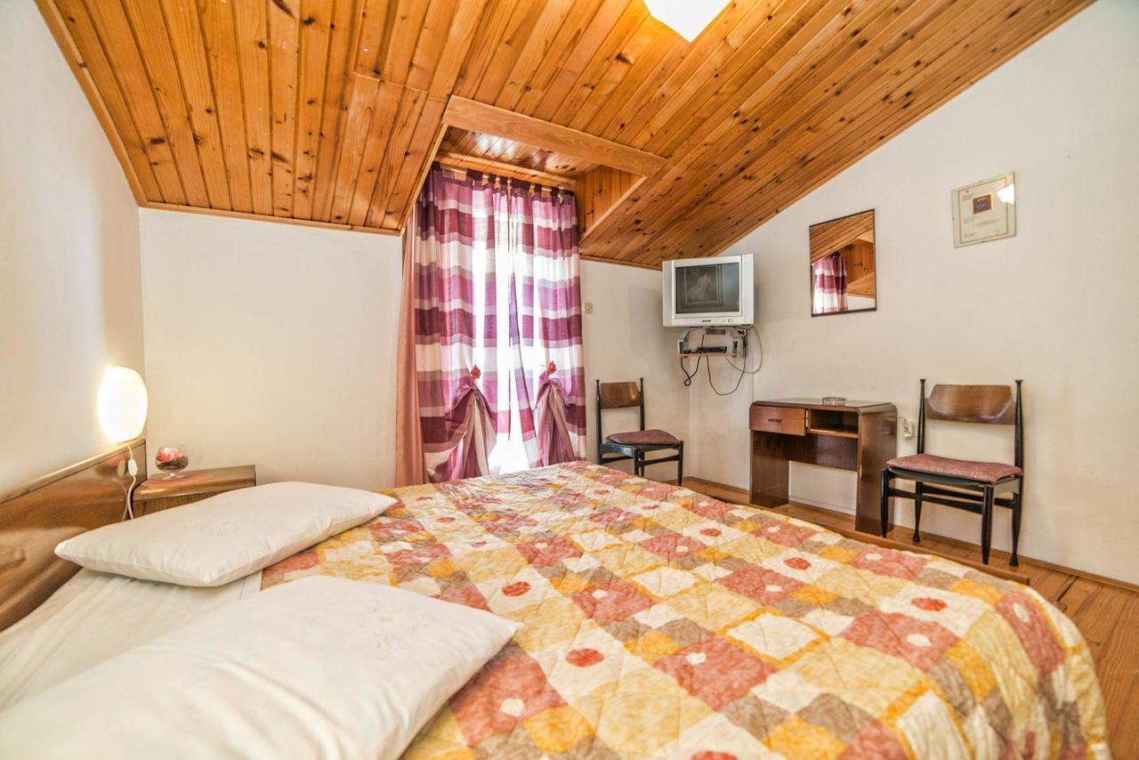 Apartments And Rooms Ana Pomer 217 Esterno foto
